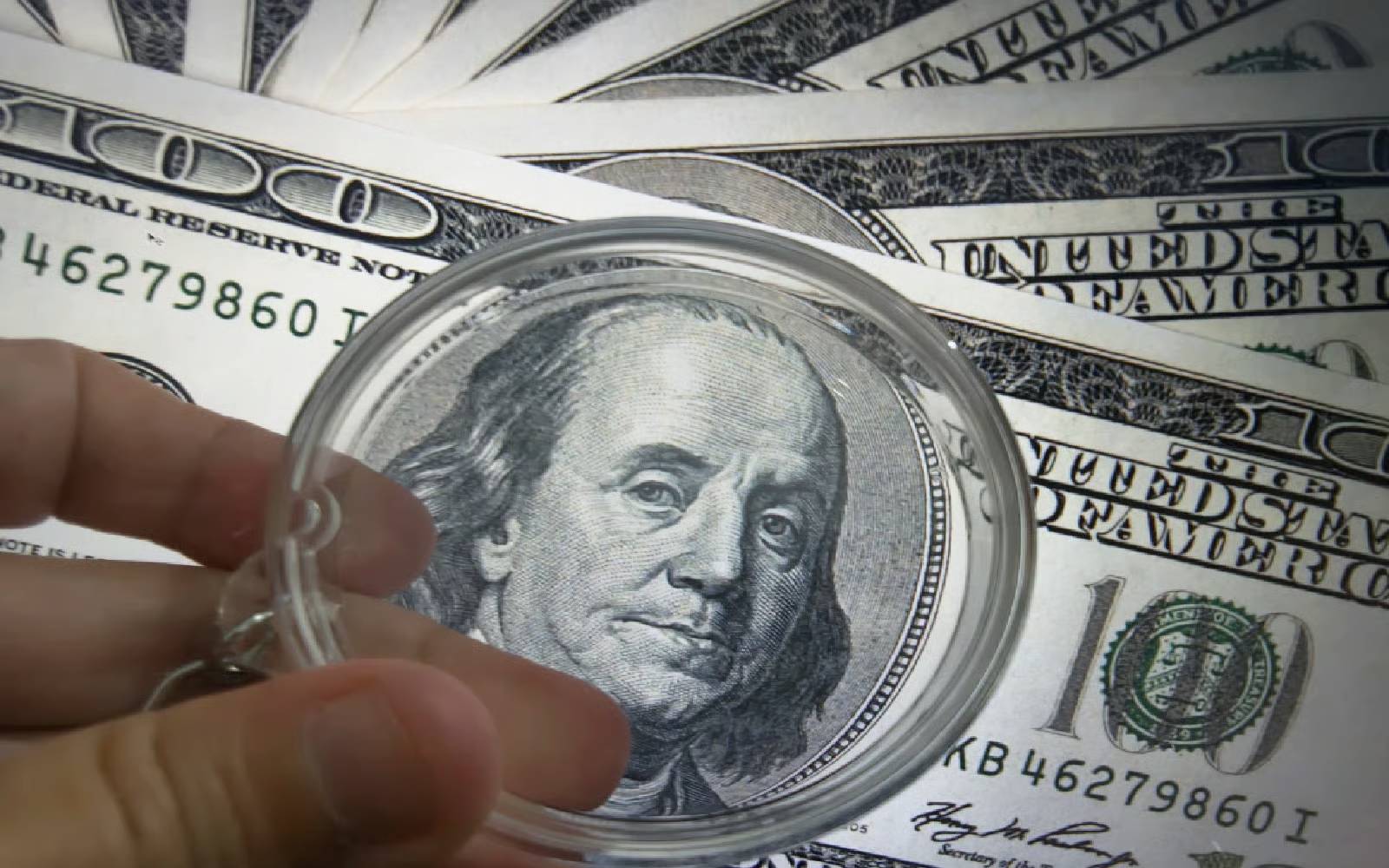 Dollar weakens as US yields, oil prices fall