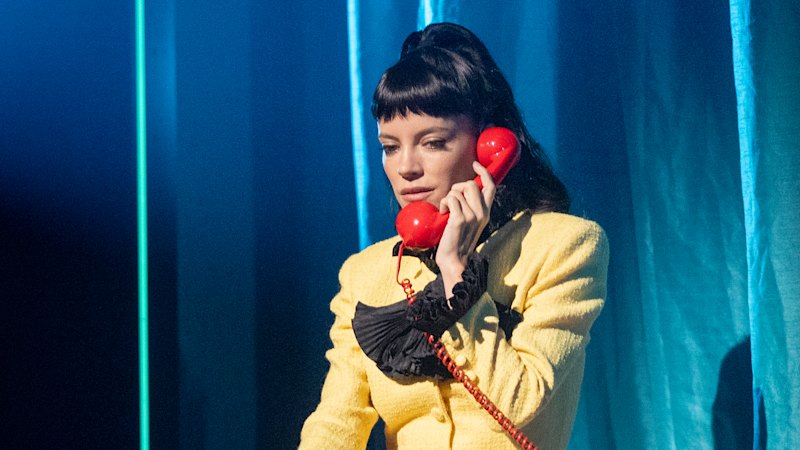 Lily Allen cancels Auckland concert due to illness