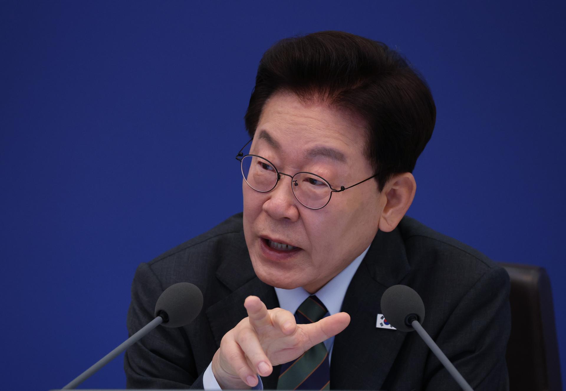 President Lee to increase engagement through live broadcasts, social media