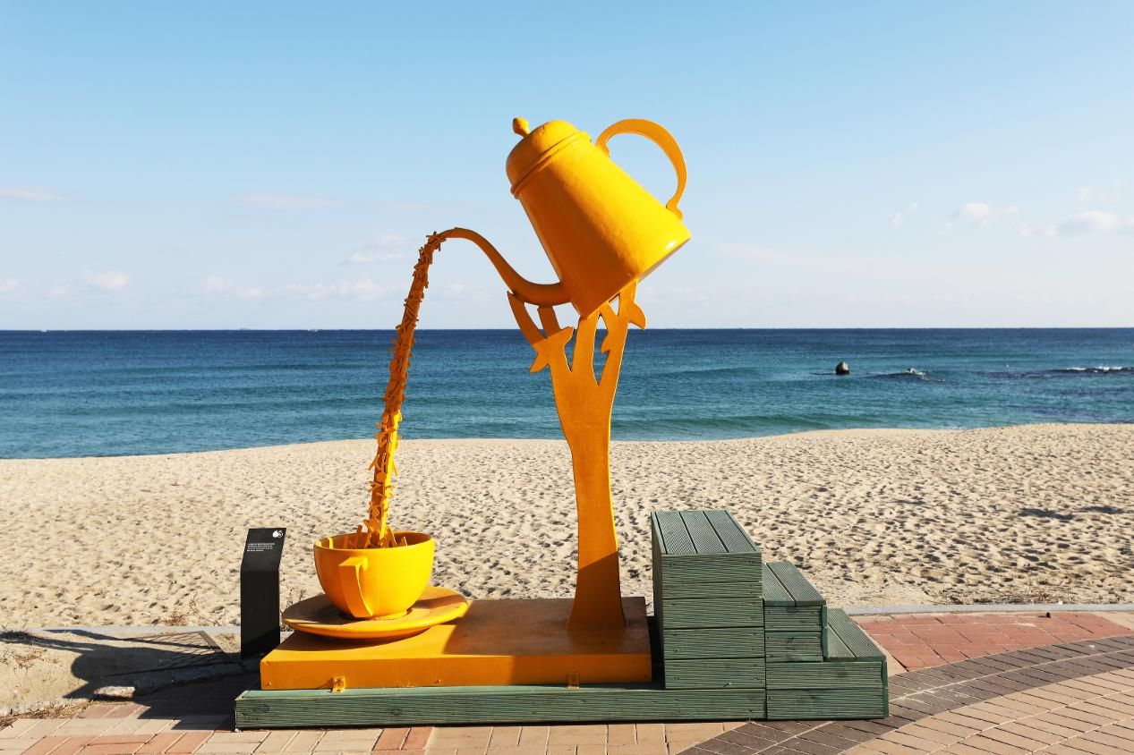 Coastal coffee capital of Korea mixes beachside reading with 'text hip' trend