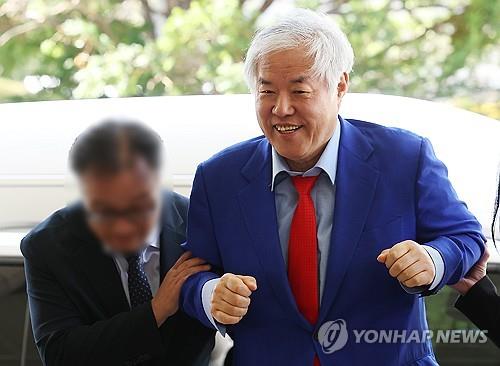 Prosecutors seek 5-yr prison term for pastor over courthouse riot