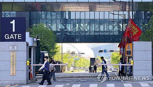 (LEAD) Samsung Biologics Q3 net income down over 20 pct