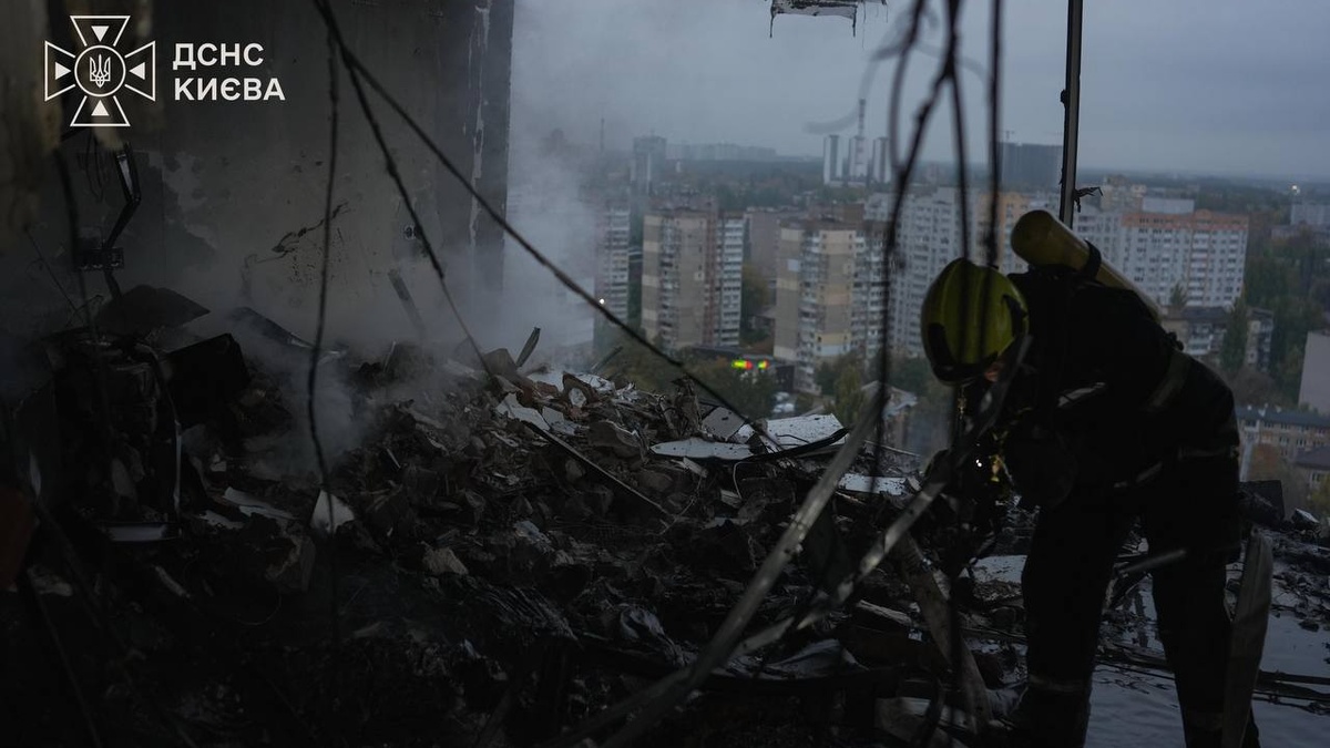 Drone debris kills 2 in Kyiv high-rise - prosecutors