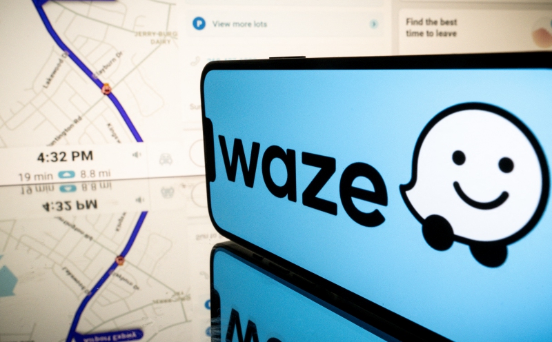 Anwar orders civil servants to stop using Waze over security concerns