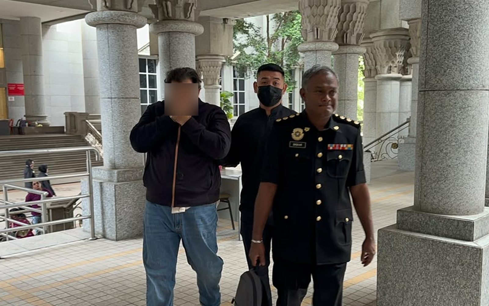 Civil servant nabbed in hotel over RM30mil bribes