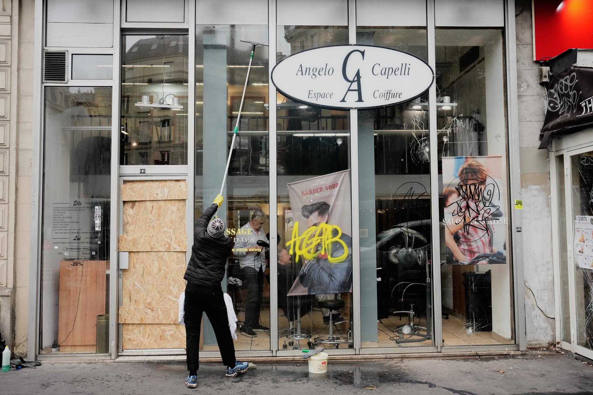 France's tourism sector worried about impact of riots