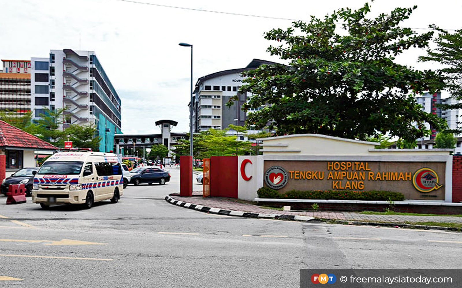 Part of ceiling collapses at Klang hospital, no one hurt