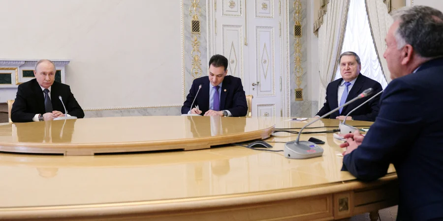 Putin tells Witkoff during meeting that Russia is ready to resume three-way talks in November