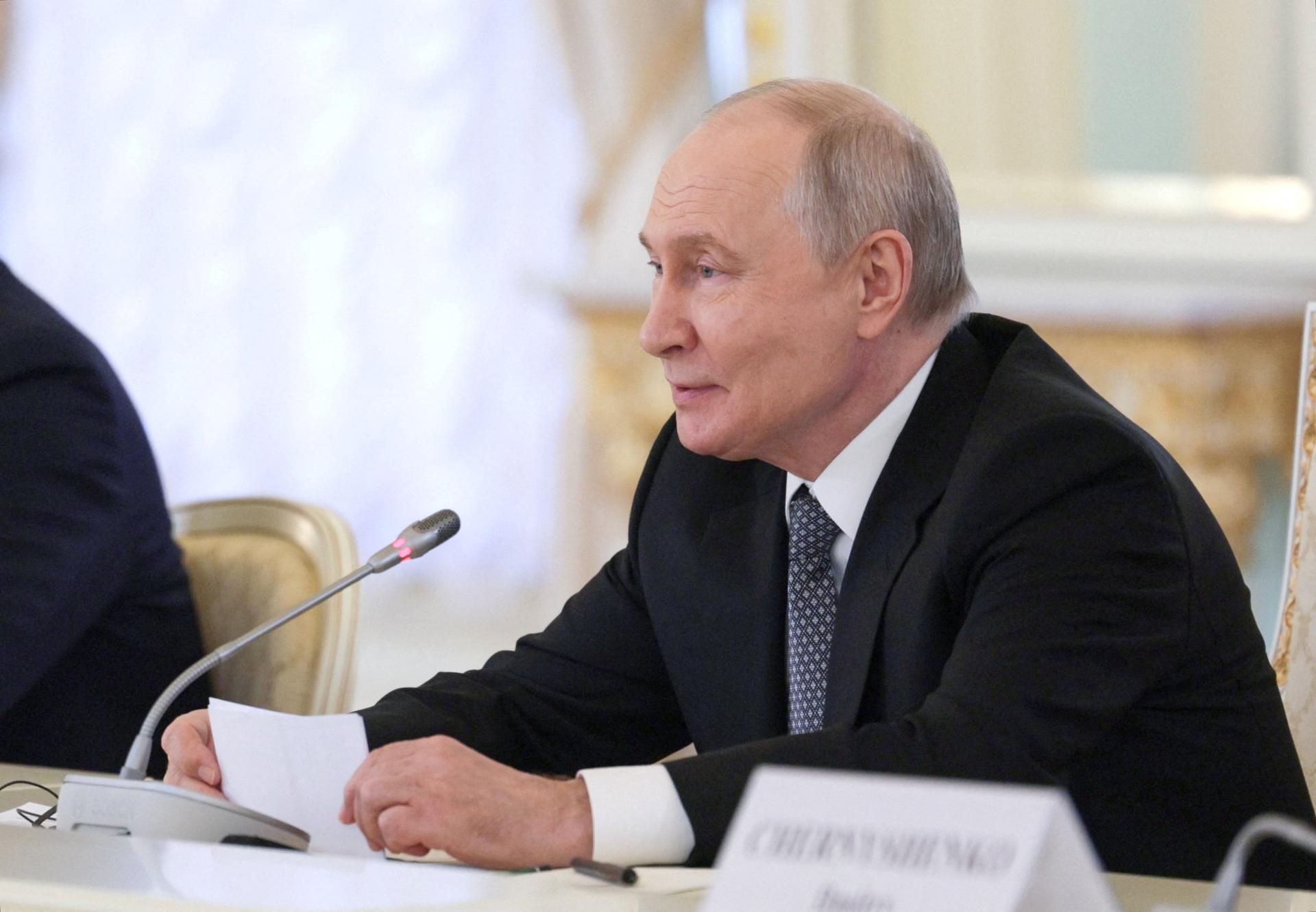 Putin agrees to resume three-way talks on Ukraine war with Kyiv and Washington, Kremlin says
