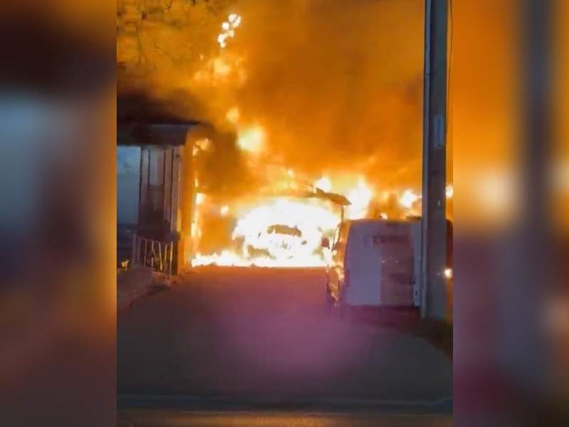 Man dead in ‘chaotic’ Richmond Hill fire that resulted in homes, vehicles ablaze
