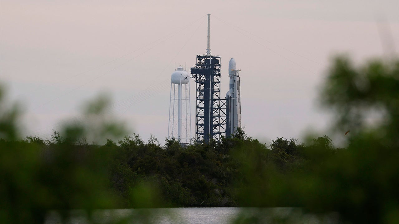 Elon Musk: This SpaceX moonshot is ‘no longer impossible’ as blowout earnings spark stock market rally
