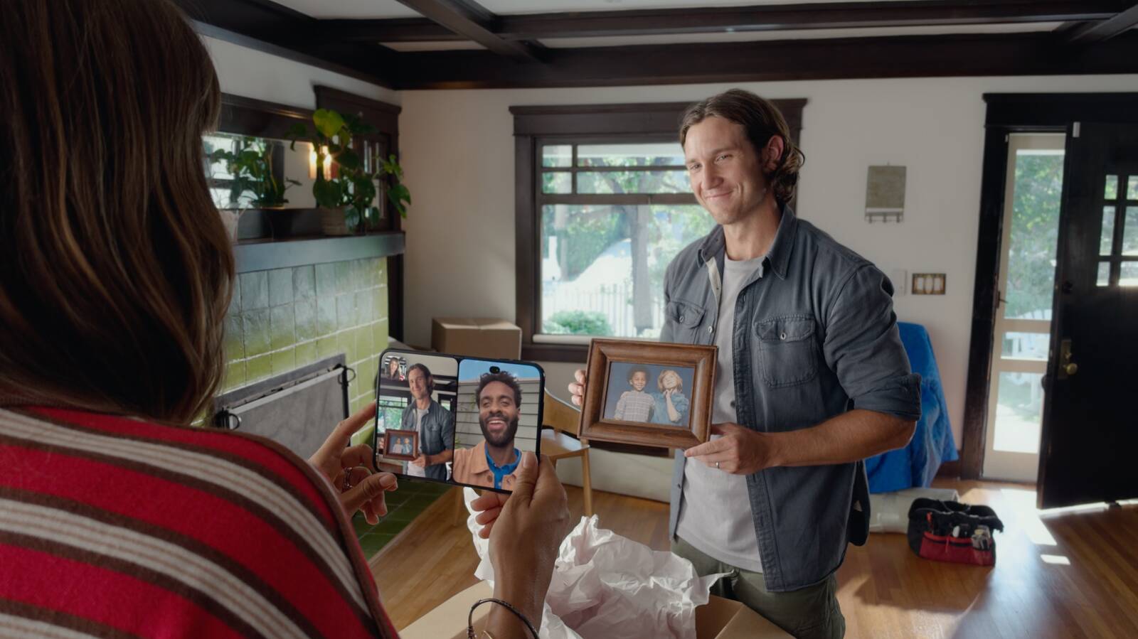 iPhone Duo's Hidden FaceTime Camera Takes 'Trash' Photos
