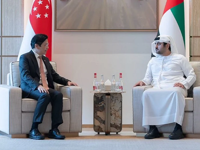 Maktoum bin Mohammed meets with Prime Minister of Singapore