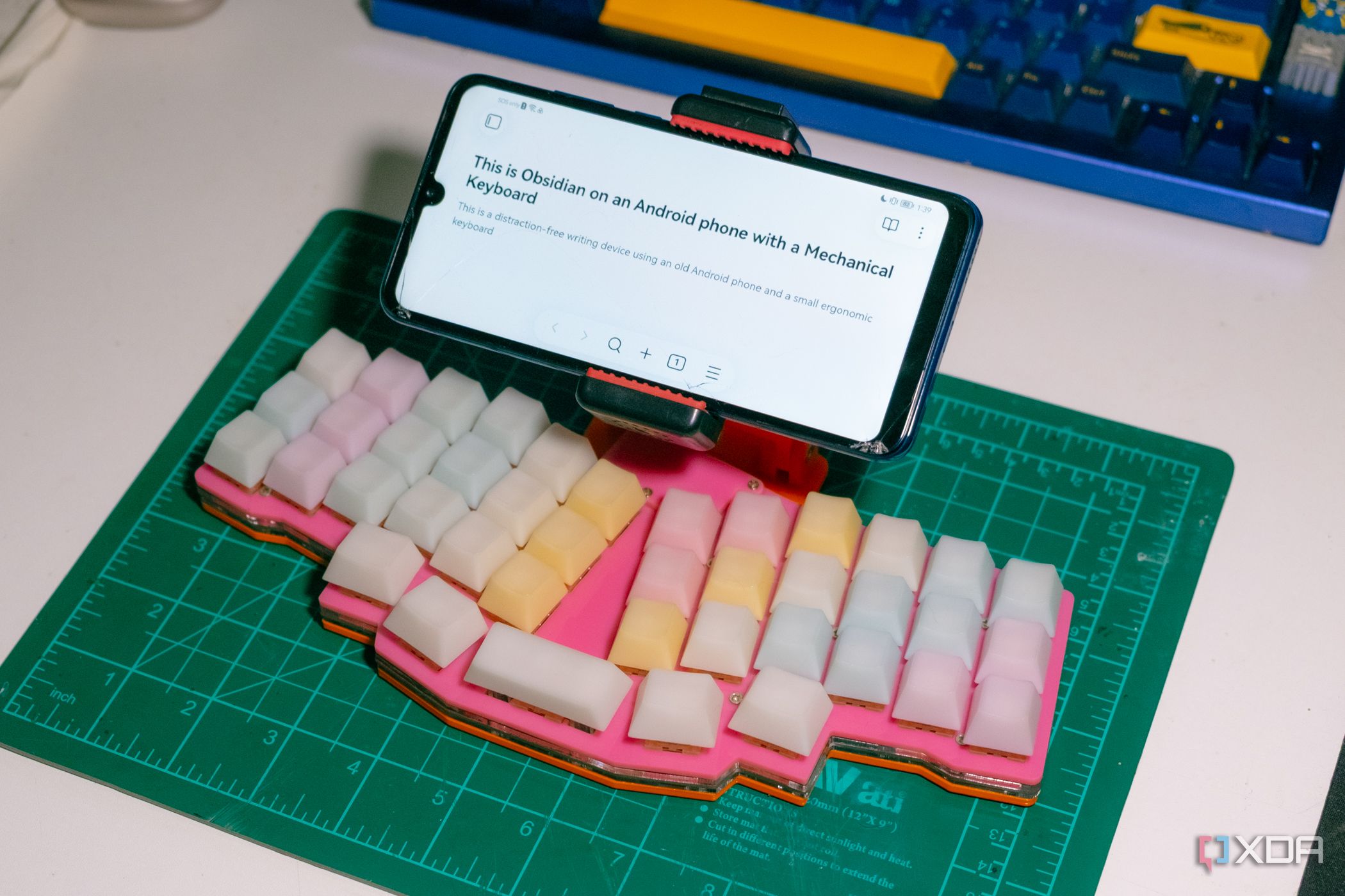 I turned my old Android phone into a distraction-free writing device