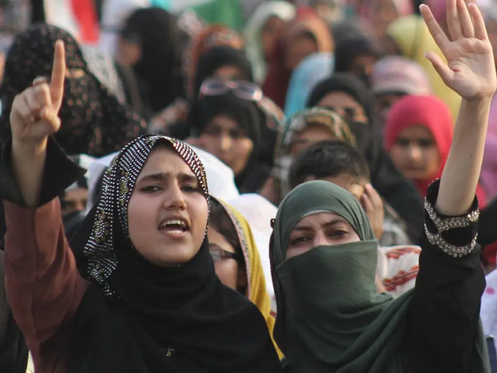 Lady health workers hold protest for resolution of issues