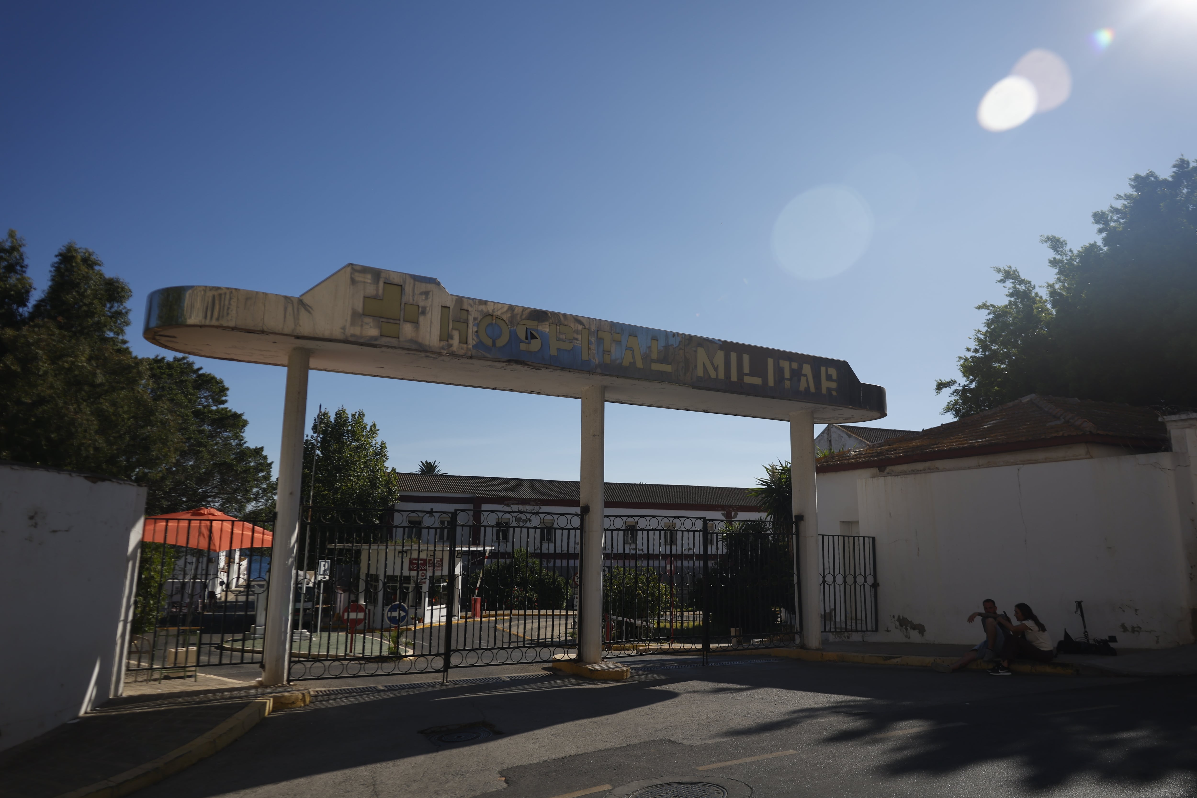 A hangar at -5º to guard the 77 deceased left by the Ceuta avalanche