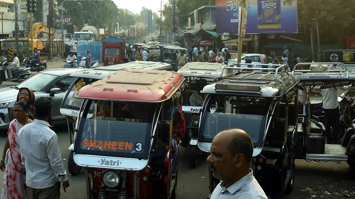 Unruly E-Rickshaws, Autos Choke Bhopal Roads, Trigger Traffic Jams At Busy City Intersections