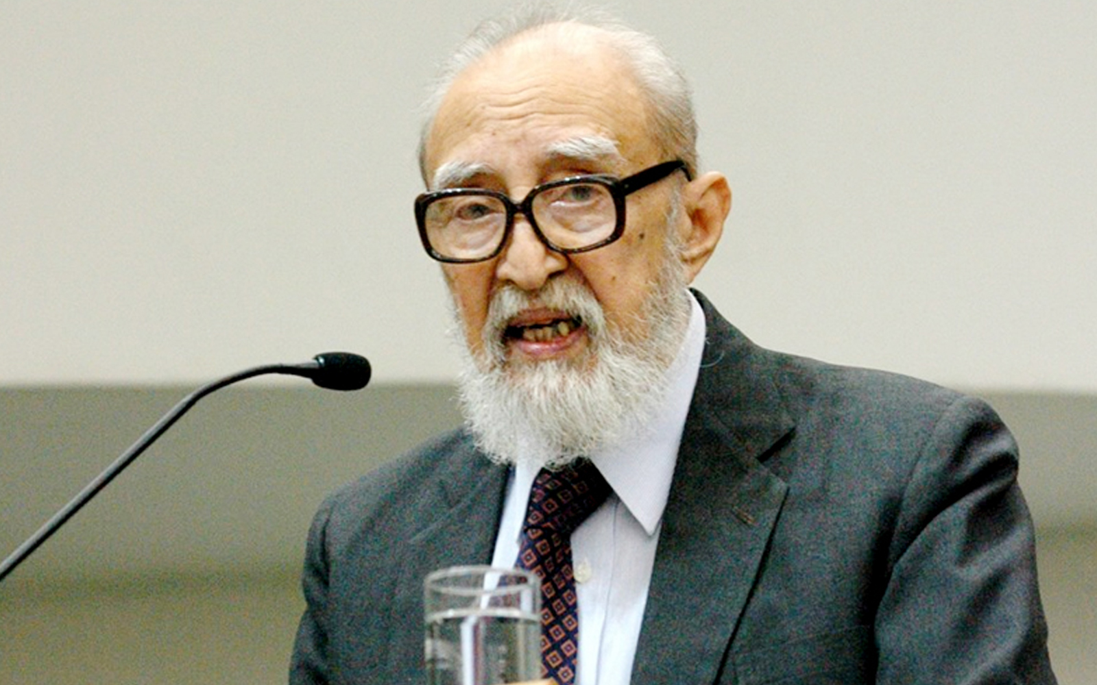 Yang paling bodoh menurut Syed Hussein Alatas