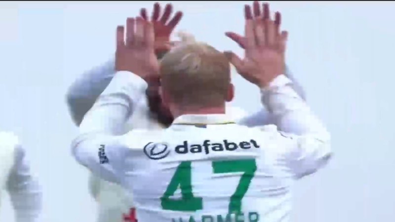 Marnus throws away wicket with brain snap