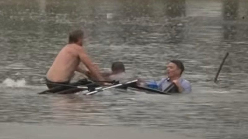 ABC reporter saves man from sinking car