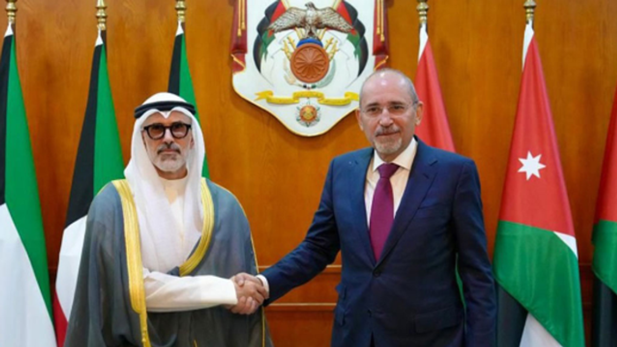 Jordan and Kuwait foreign ministers discuss regional developments by phone