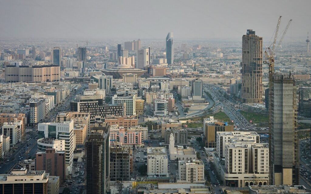 US orders embassy staff, families to leave Saudi Arabia amid escalating Houthi attacks