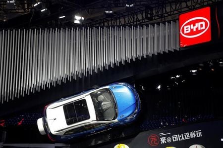 European auto sales rise 10% in Sept; EVs, hybrids lead