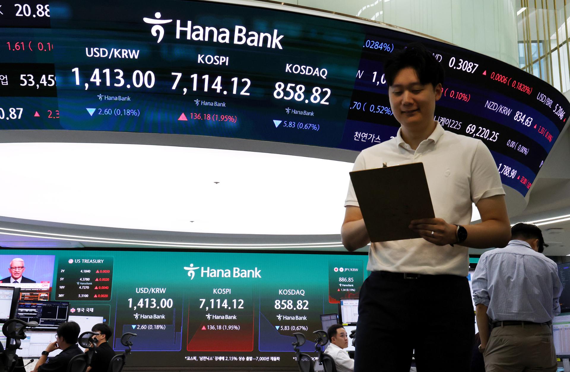 Seoul shares open higher on tech gains amid Middle East concerns