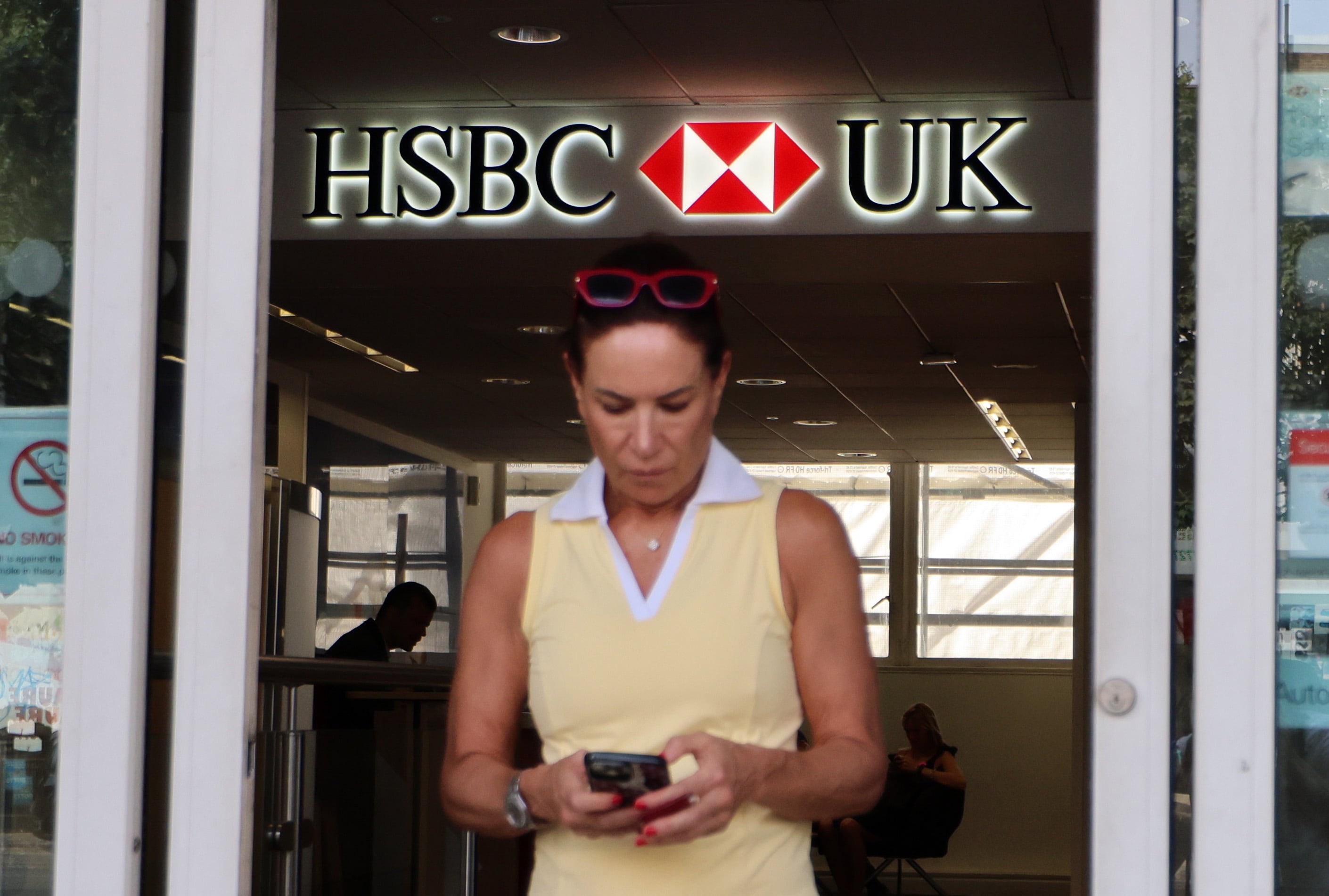 HSBC starts trading as if nothing could go wrong