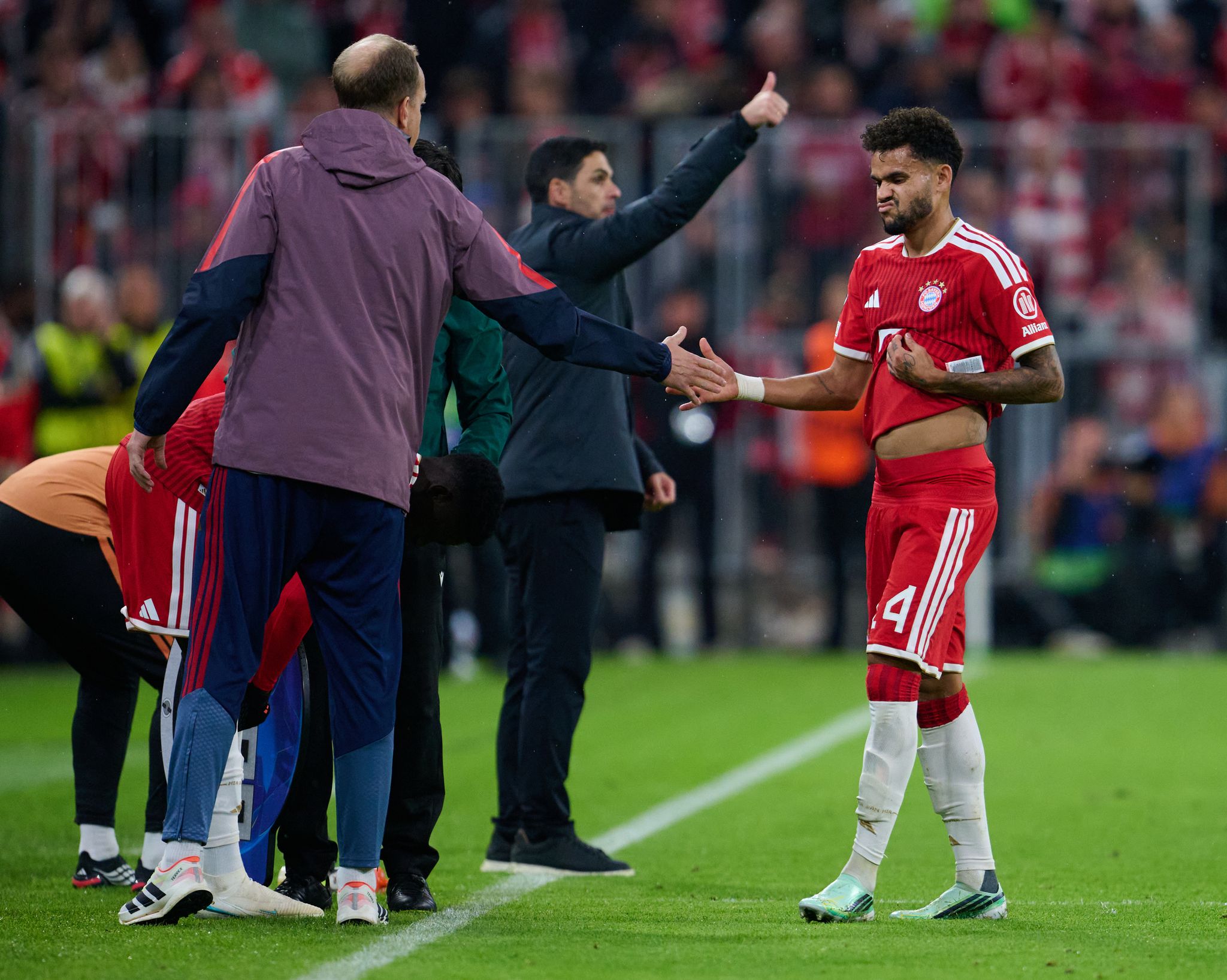 Bayern's Díaz out with muscle fibre tear