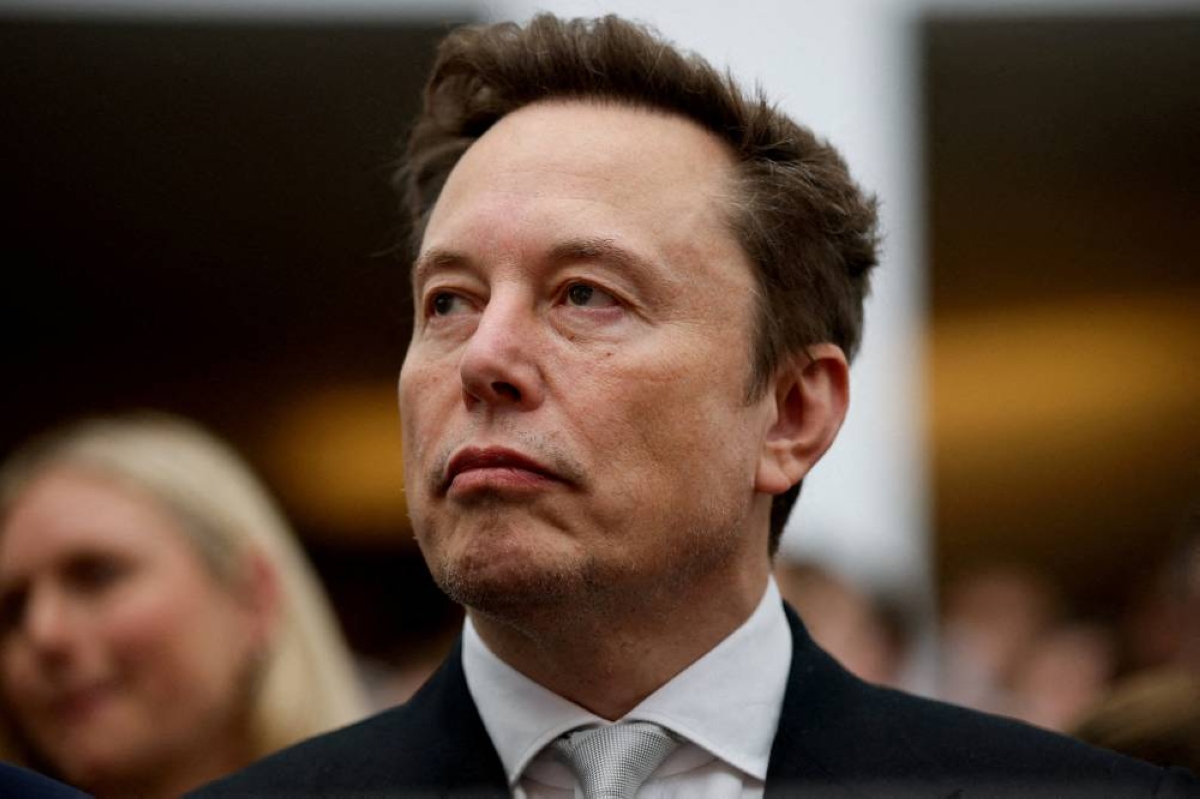Musk's political baggage clouds prospects for SpaceX-Tesla deal