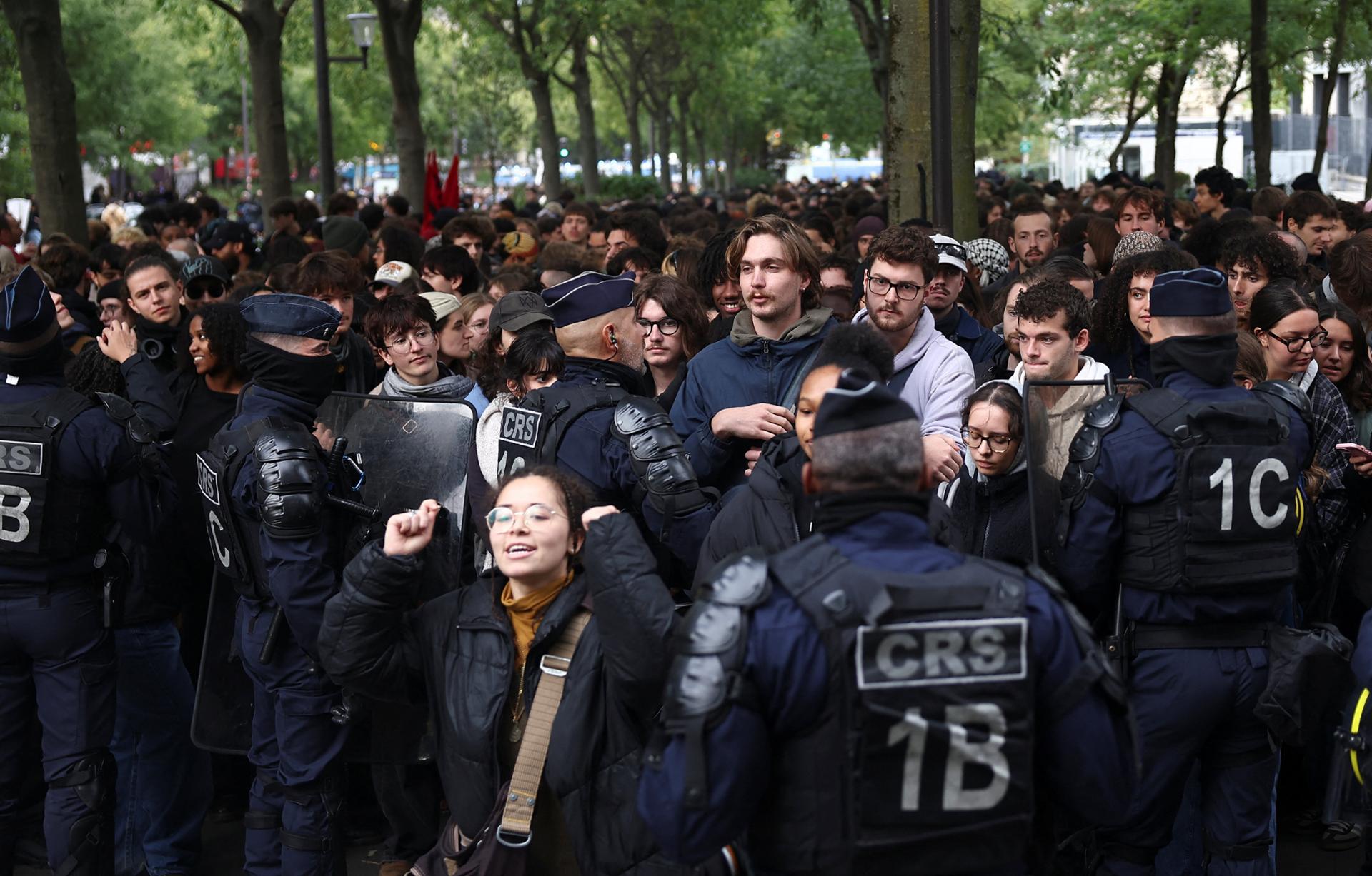 French authorities seek to ban or curb fresh protests