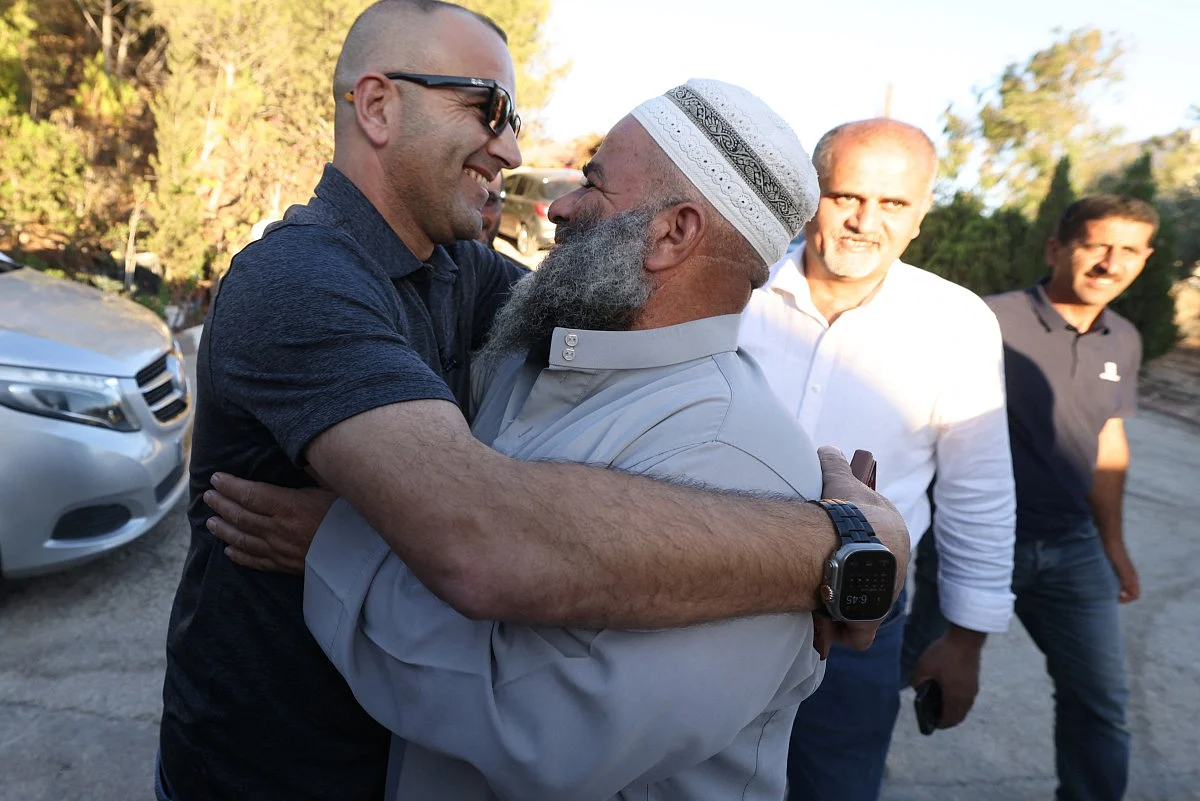 US-Palestinian says 'terrified' as he returns to property besieged by settlers