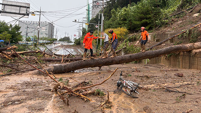 1 Dead, 4 Injured as Torrential Rains Ravage Southern Regions