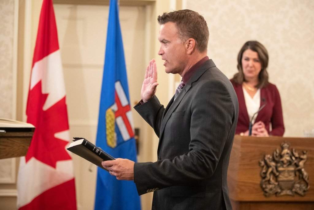 Former Alberta cabinet minister says Smith can’t survive UCP crisis after referendum