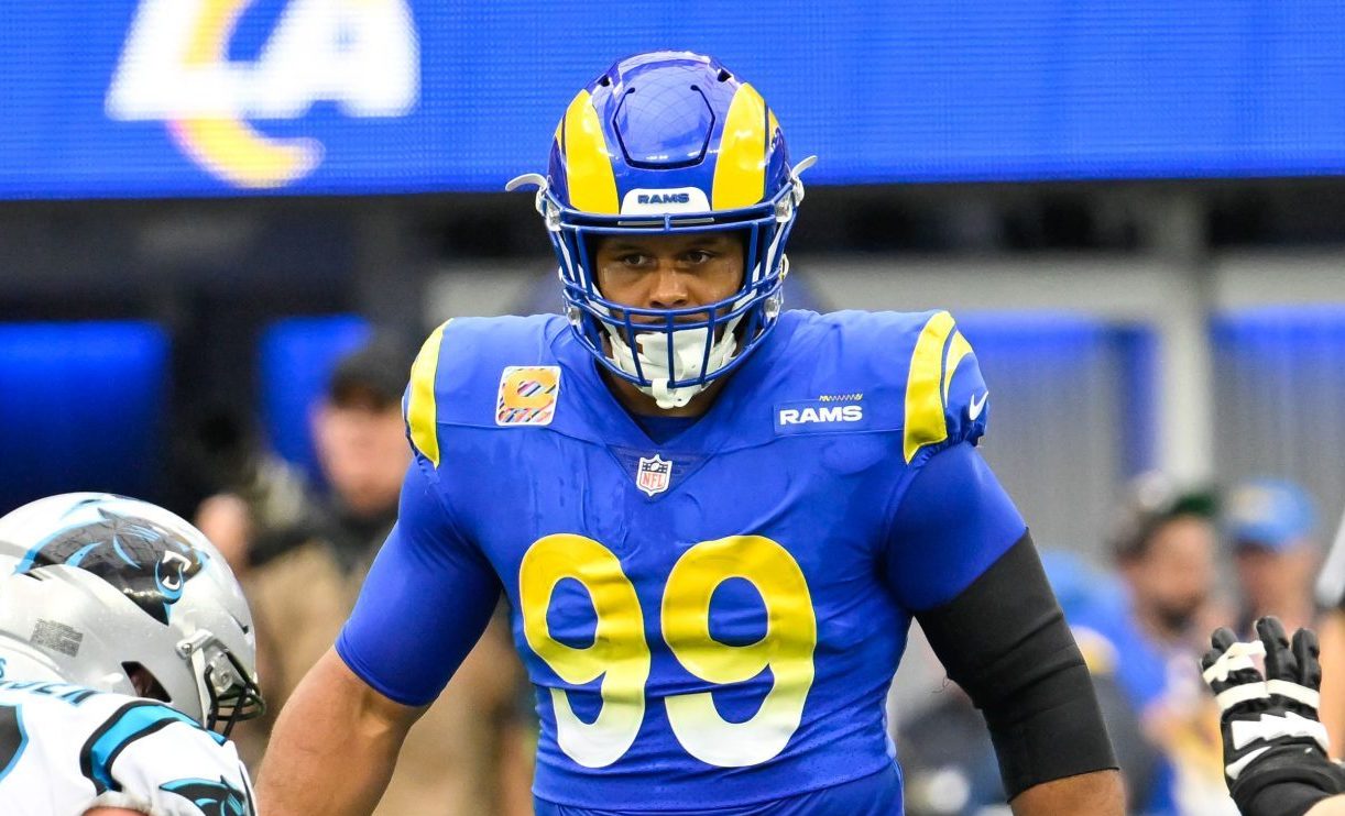 Aaron Donald takes another step toward return to Rams