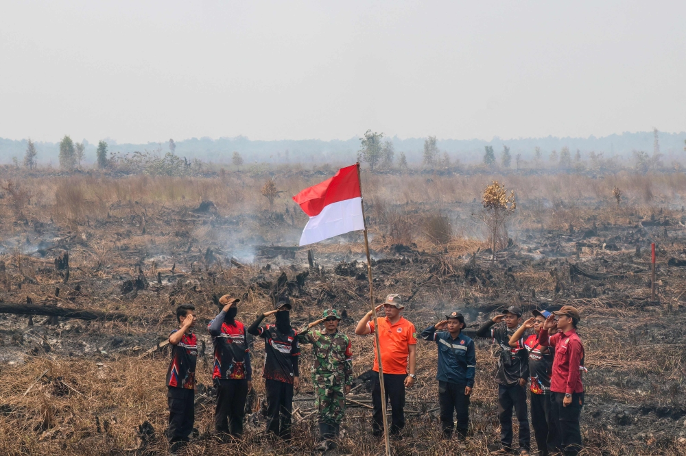 Dry spell puts Singapore on haze watch as Sumatra, Kalimantan fires persist