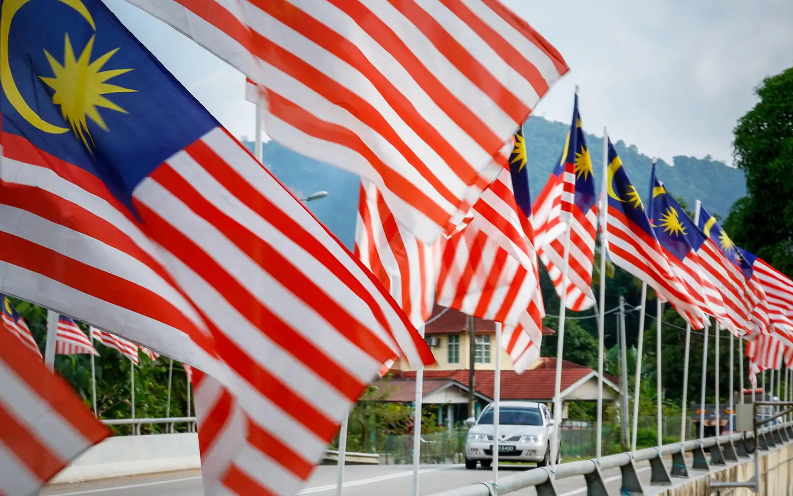 Let’s fly the Jalur Gemilang, not our party flags
