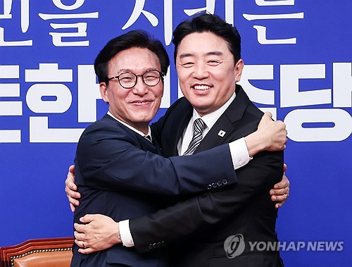 New ruling party leader vows to support Lee's policy agenda