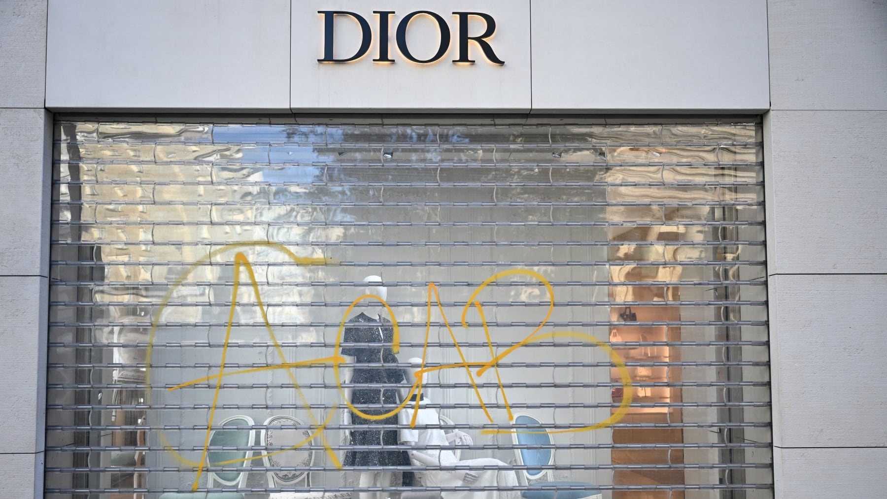 Paris Luxury Boutiques Battered by Riots Brace for Unrest