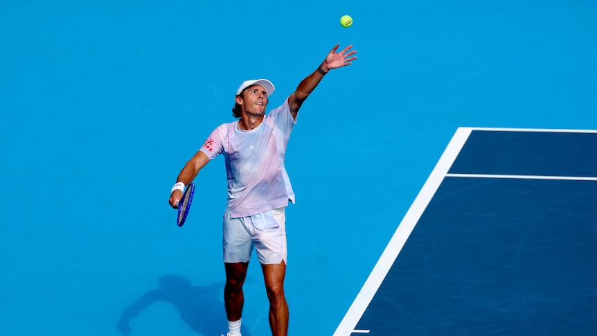 De Minaur advances to final 16 at Cincinnati in US Open warm-up event