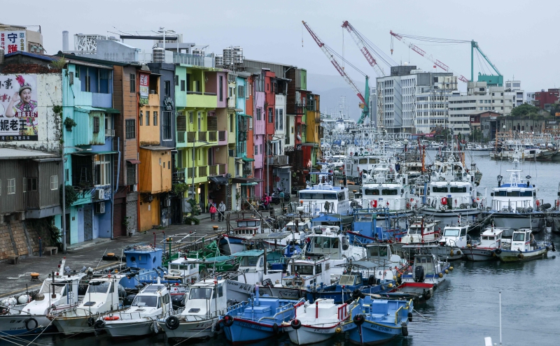Taiwan shuts down ahead of weakening Typhoon Champi, hundreds of flights cancelled