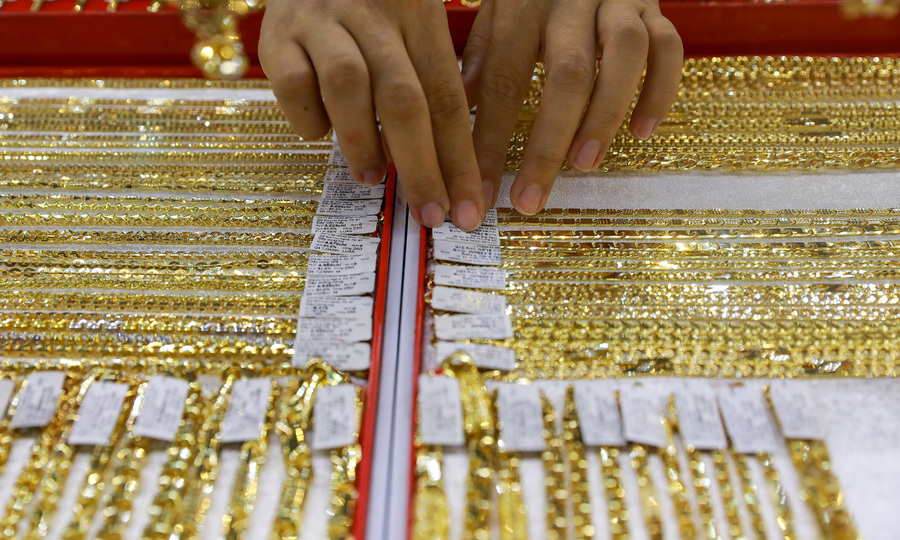Gold prices rise