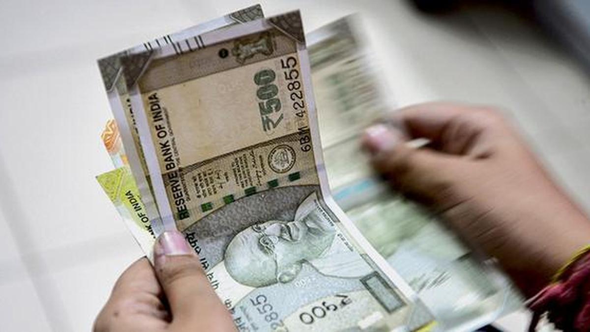 Indian bonds flattish as oil spike offset by falling Treasury yields