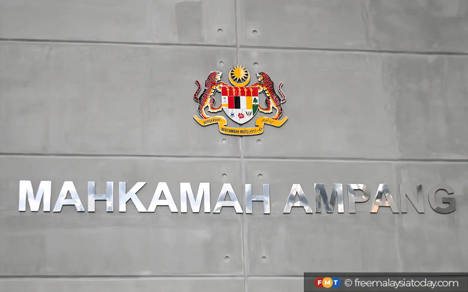 Architect claims trial to molesting senior cop’s son