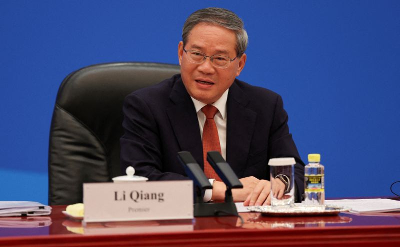 China's premier calls for stabilising external demand as growth sputters