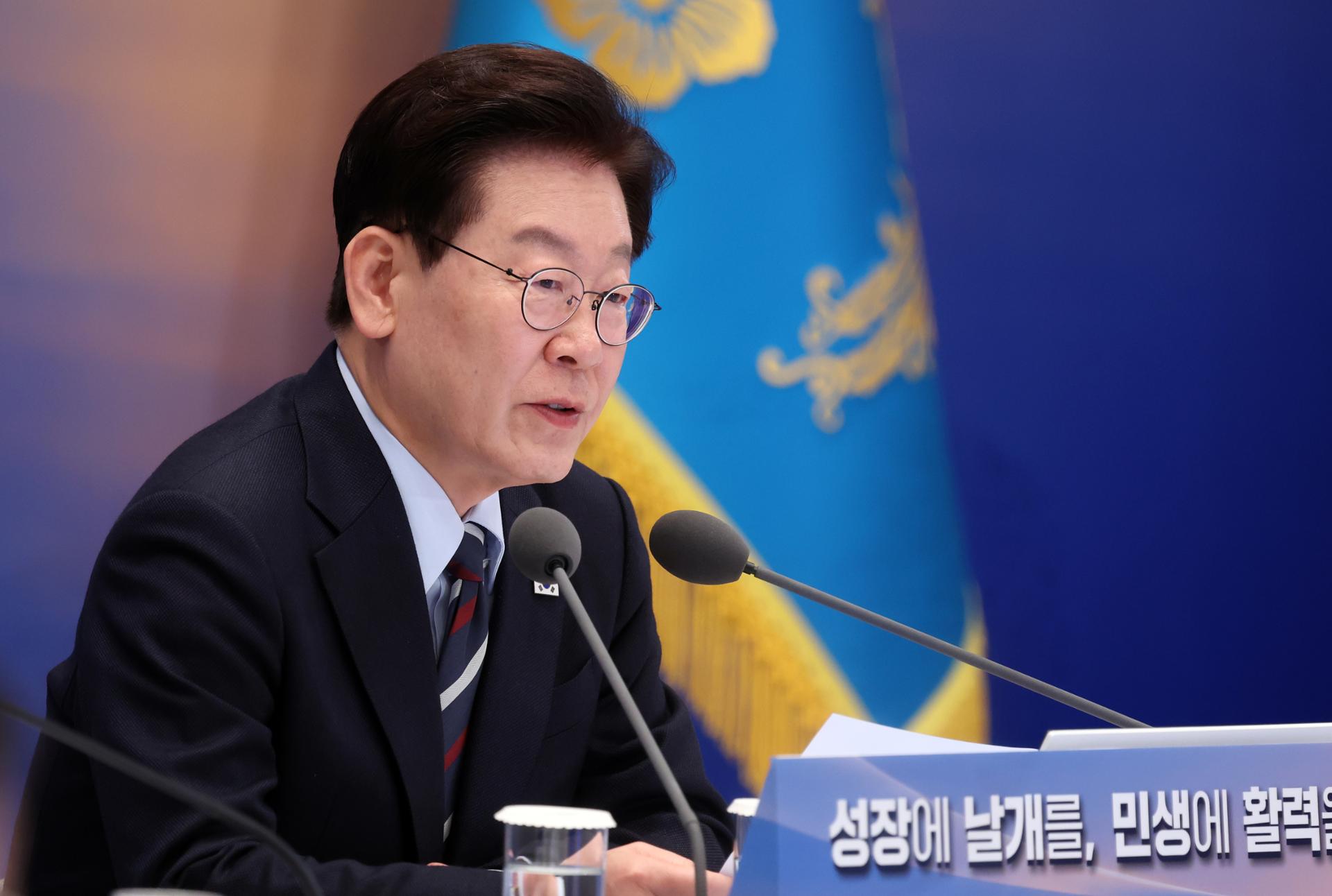 Lee urges reform of outdated regulations hampering growth of advanced industries