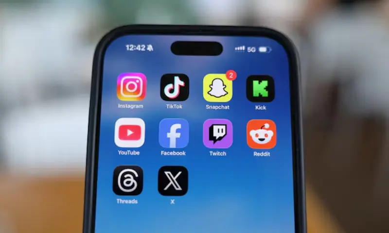 New Greece law bans social media for under-15s