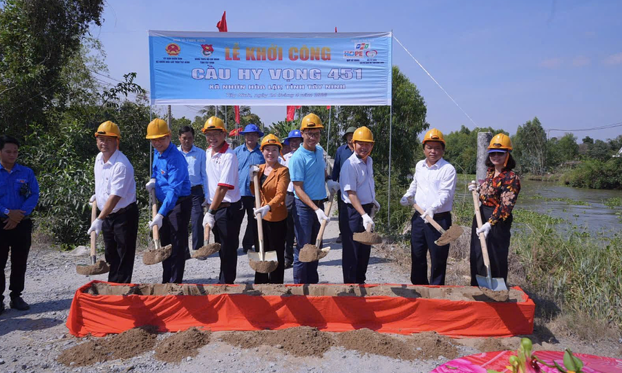Hope Bridge project expands to Tay Ninh, Vinh Long