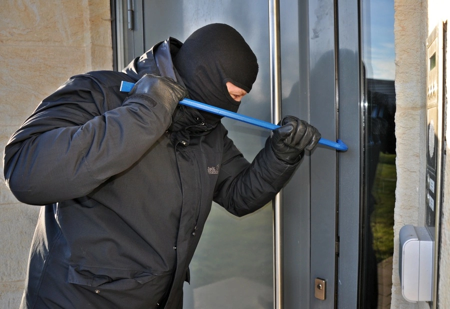Burglar sues 70yo shop owner for $10M after being shot 3 times